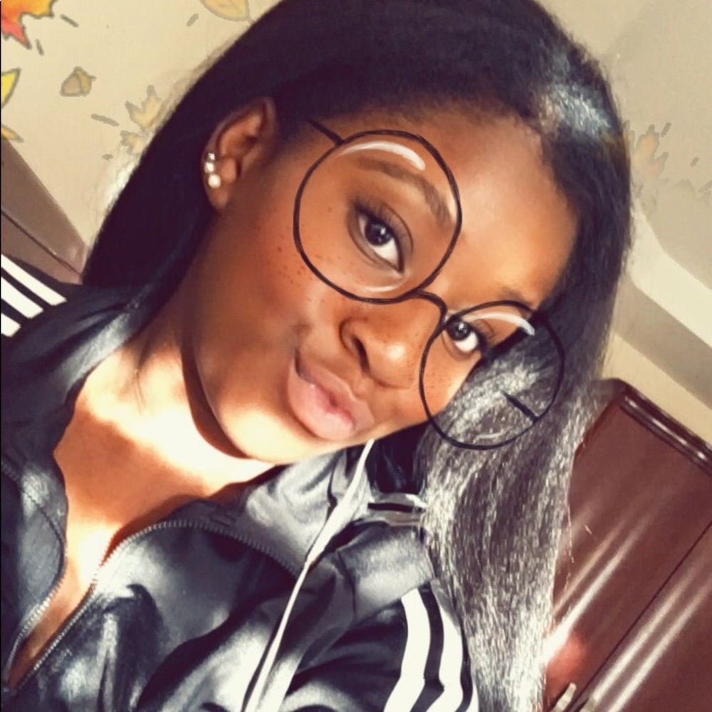 Meet your Posher, Efe